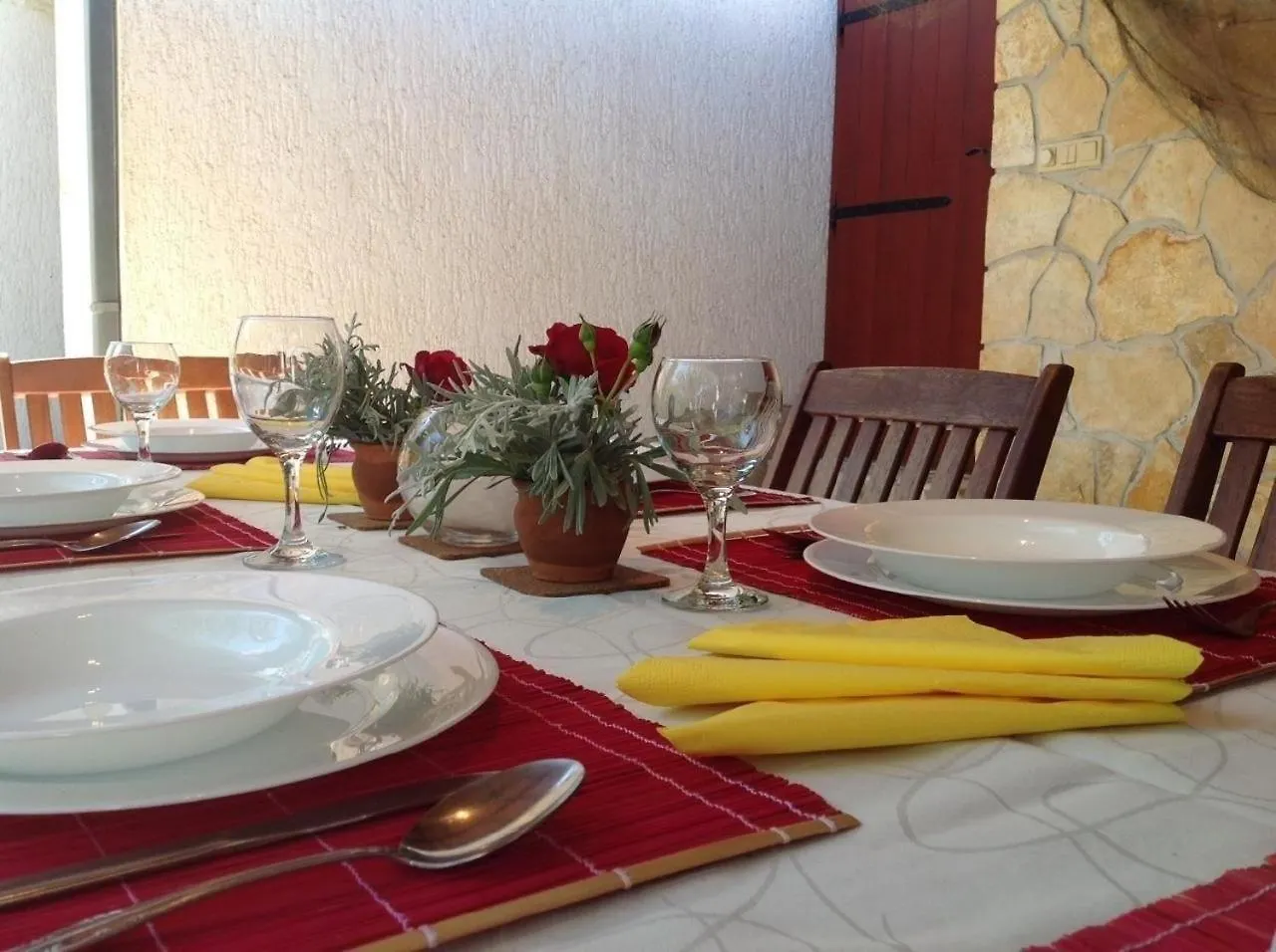 בית נופש טרוגיר Ferienhaus In Okrug Gornji Mit Grosser Terrasse